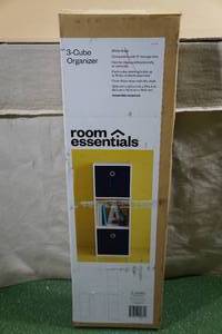 lot 16 image: Room Essentials 3-Cube Organizer -White