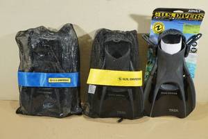 lot 109 image: 3 Sets US Divers Travel Series Fins -S, M, L