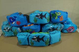 lot 110 image: 8 Bodyglove Paddle Pals Childs Floatation Device
