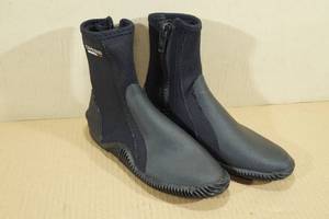 lot 113 image: Cressi Minorca 3 mm Scuba Boots -Size 8