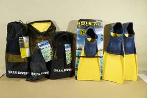 lot 117 image: 5 Sets Adult US Divers Sealion Floating Fins -XS, ML, L, XL, XXL