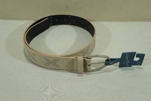 lot 121 image: Universal Threads Belt -Medium