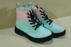 lot 142 image: Art Class Boots -Girls Size 13