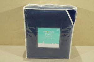 lot 150 image: Pillowfort Kids Weighted Throw Blanket -6lbs, Blue, 40x60
