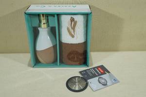 lot 157 image: Azalea & Co 3 Piece Counter Set and Bathtub Drain Protector