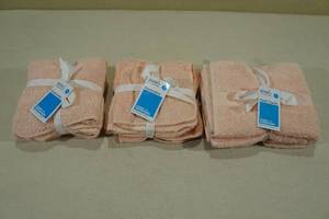 lot 175 image: 12 Washcloths with 2 Hand Towels -Coral
