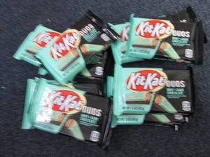 12- 1.5 oz KitKat Duos Bars...