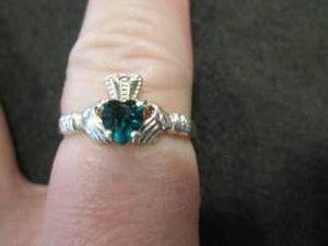 Ladies Sterling Silver Claddagh Bi...