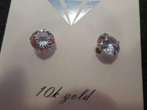 Tiara 10K Yellow Gold CZ 8mm Stud E...