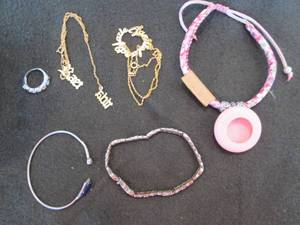 6 Assorted Jewelry Items with Issue...