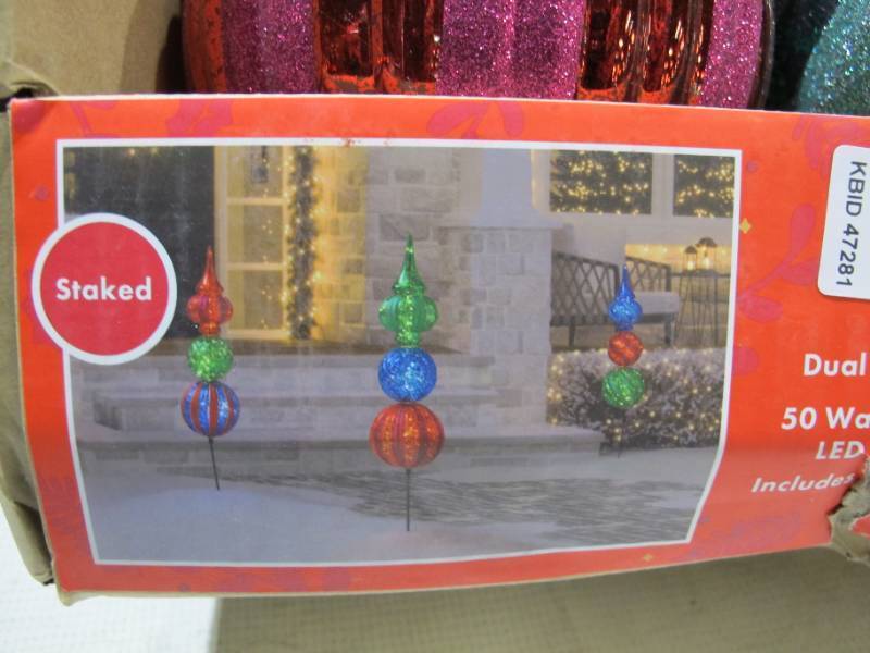 lot 271 image: Members Mark Jumbo Shatterproof LED Stake Lights, RedGreenBlue