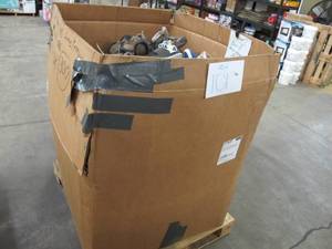 lot 101 image: Pallet of 250 Mis-Mate Pairs of Shoes in Good-Excellent Condition, MensWomens Mix