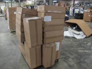 lot 117 image: Pallet of NEW Seasonal and Holiday Overstock Product - Store and Ecomm