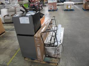 lot 120 image: Pallet of Store Overstock Store and Ecommerce Product and Returns