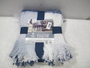 lot 236 image: NEW Members Mark Faux Mohair Oversized 60x70 Throw Blanket - Navy