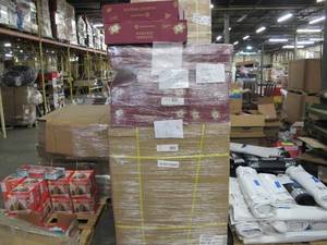 lot 127 image: Pallet of NEW Members Mark IndoorOutdoor Harvest Wreaths - 2 Designs - Roughly 36 Units