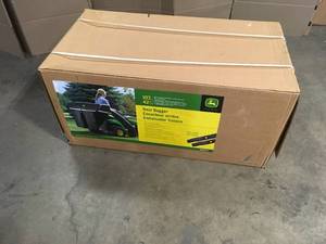 John Deere  42 in. Twin Bagger for 100 Series Tractors, Open Box, Review all pictures