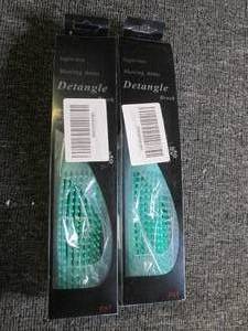 2 new detangle hair brushes ...