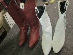 2 pairs of womens boots size 7 boot...