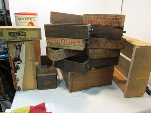 lot 4 image: Vintage Boxes