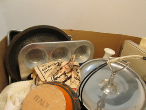lot 6 image: Vintage Housewares