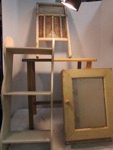lot 8 image: Vintage Dcor
