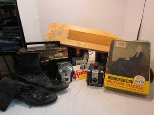 lot 9 image: Vintage Items