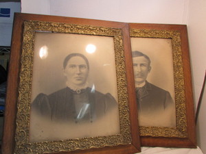 lot 20 image: Picture Frames