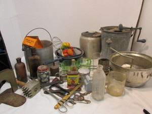 lot 29 image: Vintage Dcor