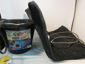 lot 37 image: Pet Supplies
