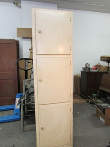 lot 39 image: Vintage Cabinet