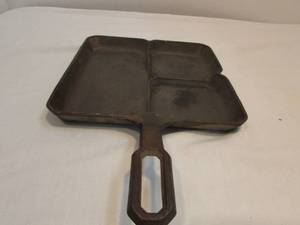 lot 51 image: Griswald Cast Iron Breakfast Skillet