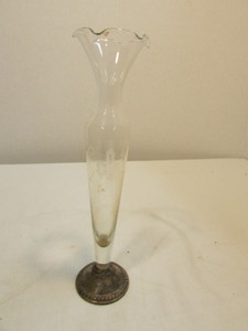 lot 83 image: Sterling Weighted Bud Vase