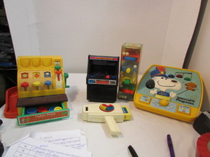 lot 86 image: Vintage Toy Lot