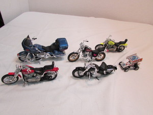 lot 92 image: Harley Davidson Collectibles