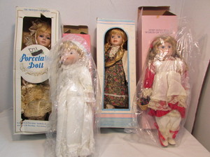 lot 94 image: Collector Dolls
