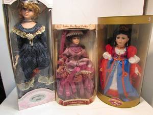 lot 98 image: Collector Dolls