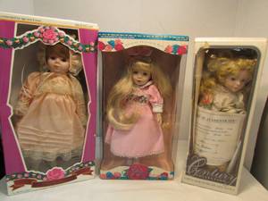 lot 121 image: Collector Dolls