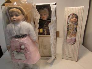 lot 122 image: Collector Dolls