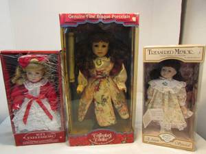 lot 124 image: Collector Dolls