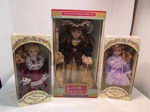 lot 128 image: Collector Dolls