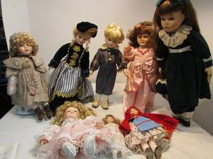 lot 129 image: Collector Dolls