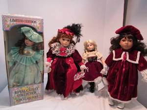 lot 130 image: Collector Dolls