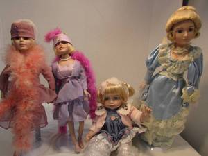 lot 132 image: Collector Dolls