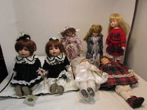 lot 133 image: Collector Dolls