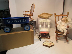 lot 136 image: Doll Accessories