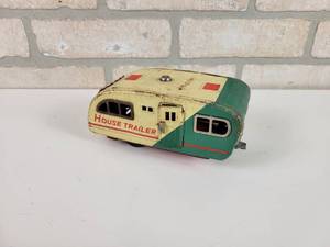 lot 6 image: Vintage SSS Tin House Trailer Toy - Made in Japan - Approx. 6.5 Long