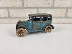 lot 8 image: 1920s ARCADE Cast Iron Ford Model A Tudor Car - This is the larger version at Approx. 6.75 Long