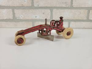 lot 10 image: Antique Kenton Toys Cast Iron Road Grader - Approx. 7.5 Long