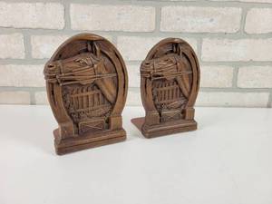 lot 21 image: Vintage Orna Wood Horse Shoe and Horse Head Equestrian Bookends - Approx. 7 x 5